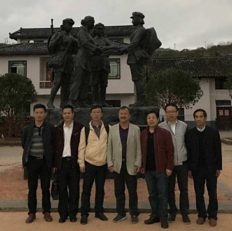 汝城縣一中校領導與專家一行在紅色沙洲景區合影