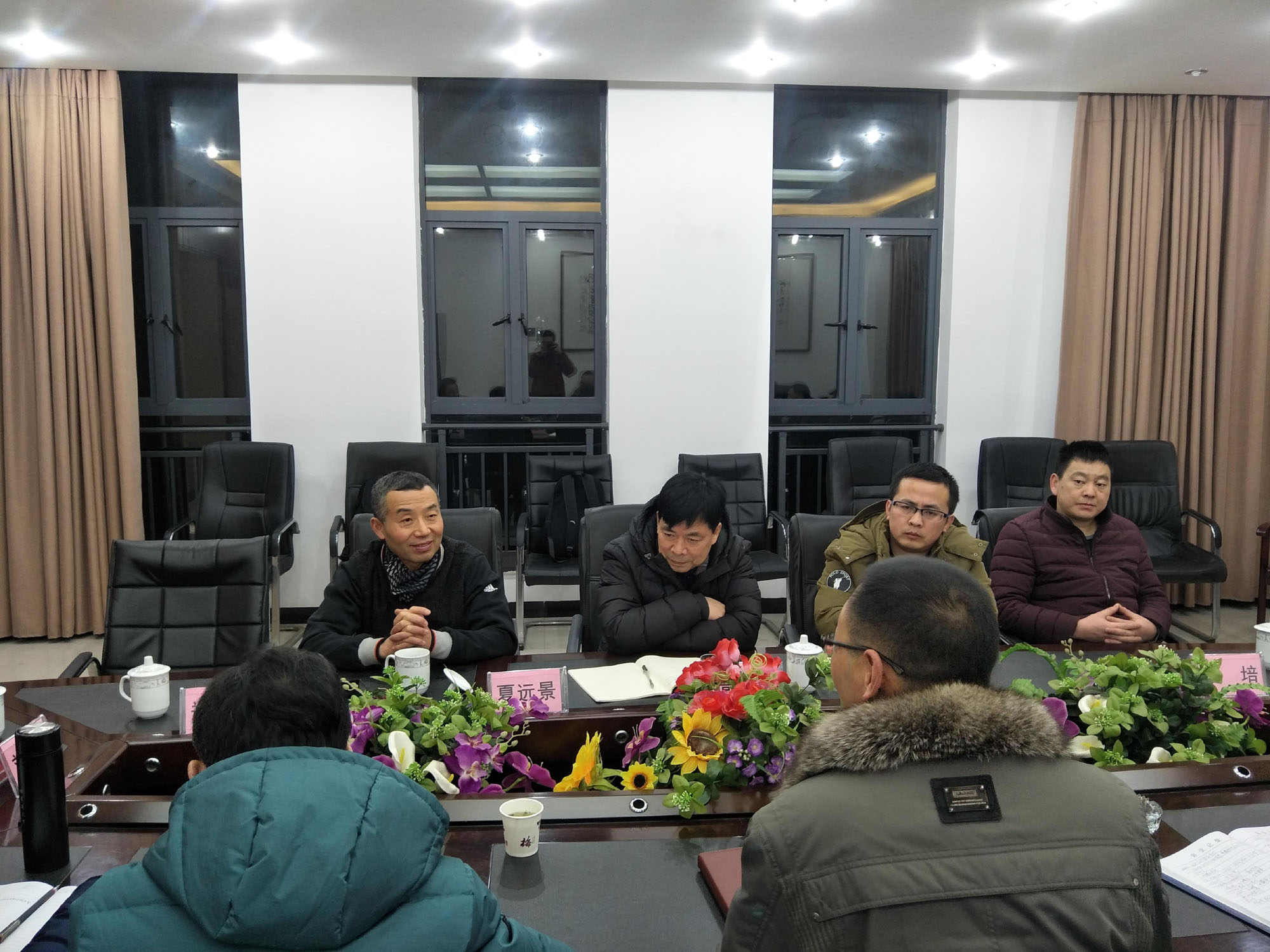 講座現(xiàn)場，老師和學生們認真聆聽專家的授課